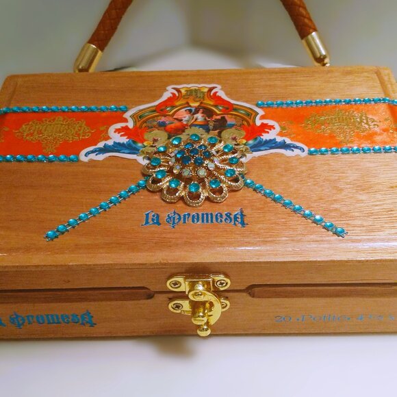 Suenos de Saundra Upcycled Collection, La Promese Cigar Box, Purse - Picture 6 of 12